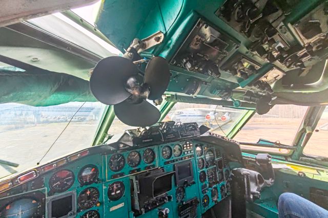 Tupolev Tu-154 (RA-85663)
