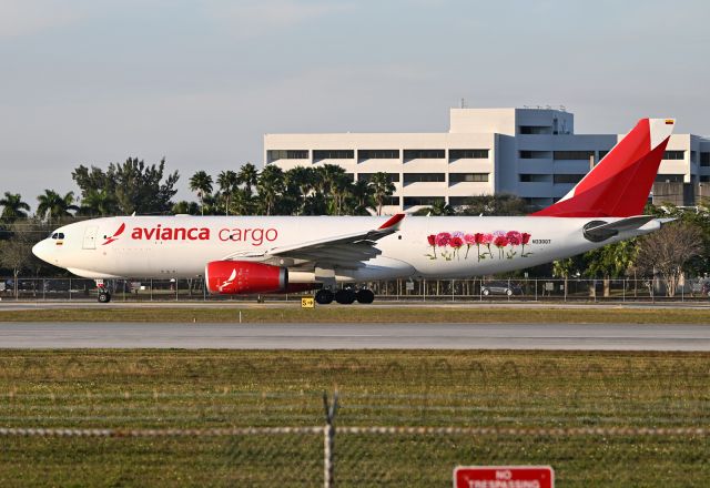 Airbus A330-300 (N330QT)