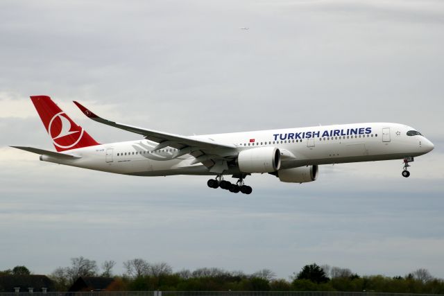 Airbus A350-900 (TC-LGS) - On short finals for rwy 09L on 8-Apr-24 operating flight THY1985 from LTFM.