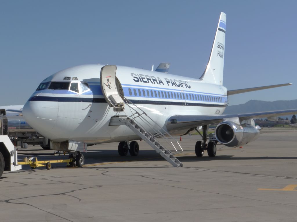 Boeing 737-200 (N712S) - At SJC for a Military Charter.