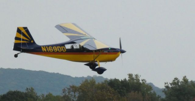 CHAMPION Sky-Trac (N169DD) - On final is this 2001 Champion Sky-Trac in the Autumn of 2020.