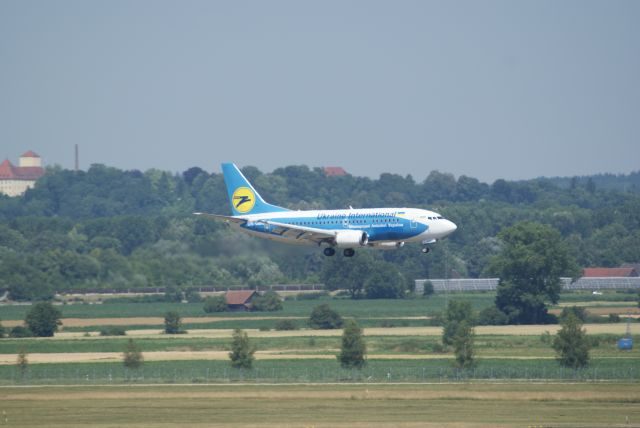Boeing 737-500 (UR-GBC) - Ukraine International B737-5L9 cn28722