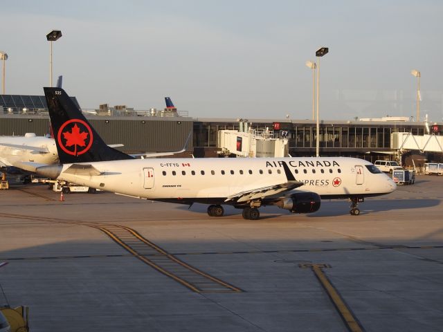 Embraer ERJ 175 (C-FFYG)