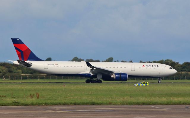 Airbus A330-300 (N816NW) - delta a330-323 n816nw diverting to shannon due to a sick passenger while routing paris(cdg) to minneapolis 27/8/16.