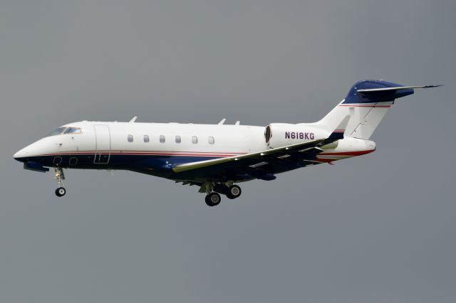 Bombardier Challenger 300 (N618KG)