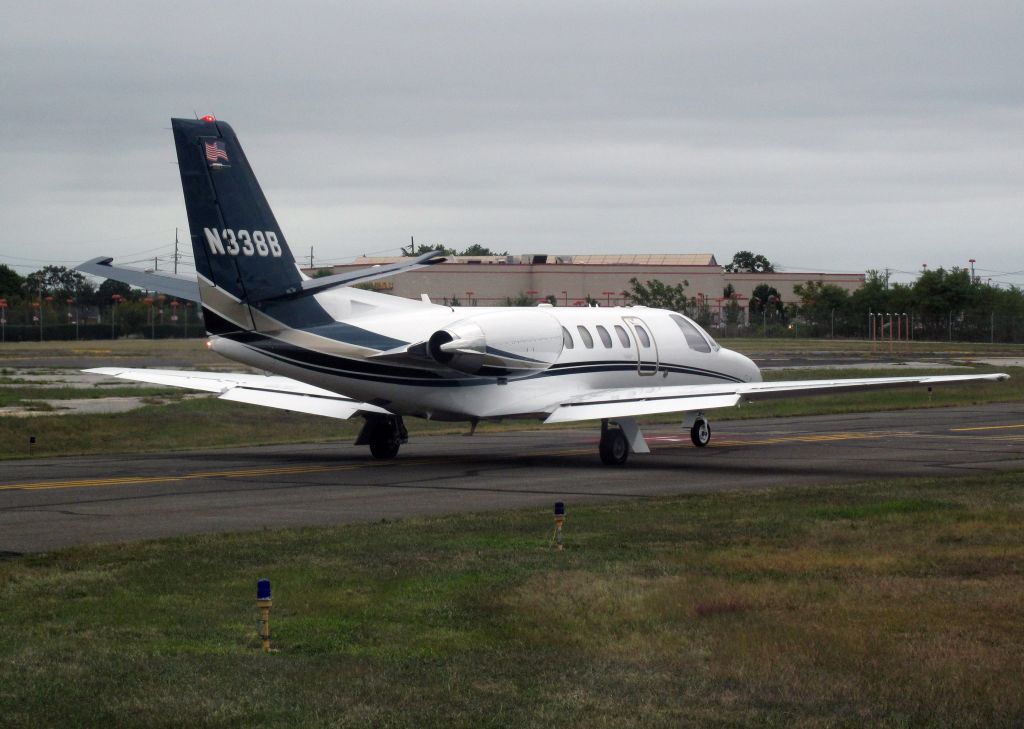 Cessna Citation II (N338B) - Holding short of RW 14 at Republic.