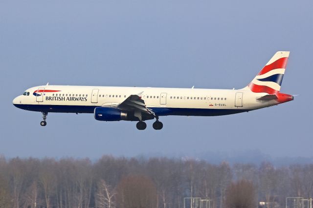 Airbus A321 (G-EUXL)