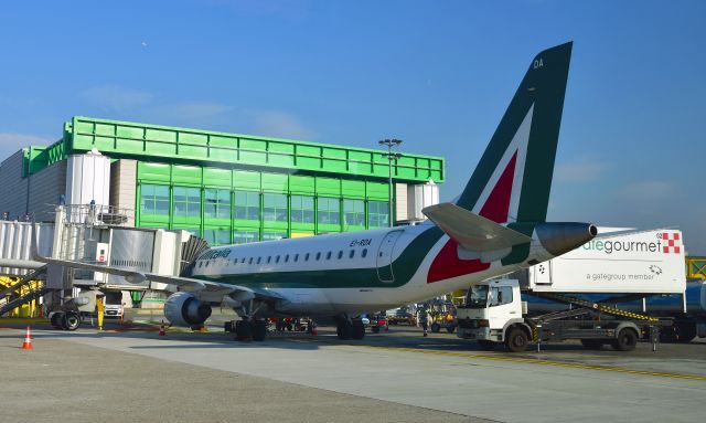 Embraer 175 (EI-RDA) - Alitalia CityLiner Embraer ERJ-175STD EI-RDA in Milan Linate