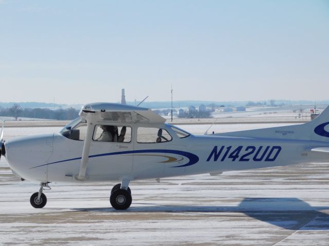 Cessna Skyhawk (N142UD) - A clear day in January meant a busy day of flying for University of Dubuque Aviation students.  In this case a near empty ramp was a good thing!!!  N142UD returns to the ramp after a flight.