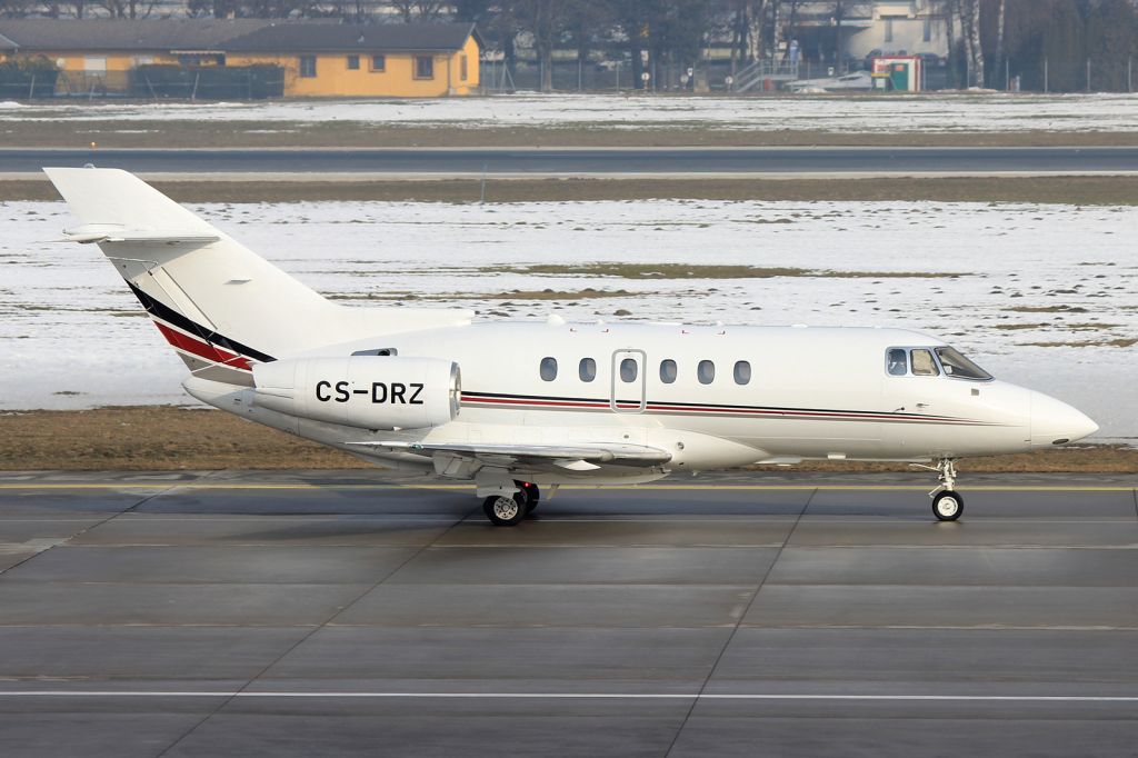 Hawker 800 (CS-DRZ)