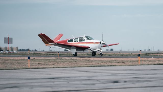 Beechcraft 35 Bonanza (N1571W)