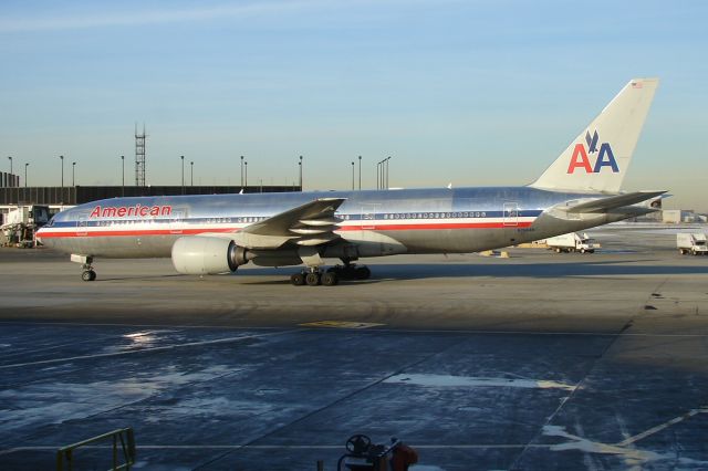 Boeing 777-200 (N766AN)