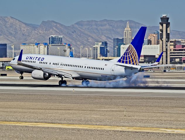 Boeing 737-900 (N37413) - N37413 United Airlines 2008 Boeing 737-924ER C/N 31664  - Las Vegas - McCarran International (LAS / KLAS) USA - Nevada, September 27, 2012 Photo: Tomás Del Coro