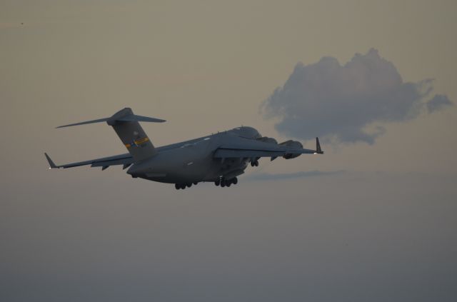 Boeing Globemaster III (N99212)