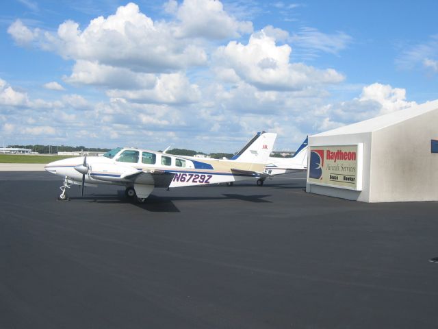 Beechcraft Baron (58) (N6729Z)