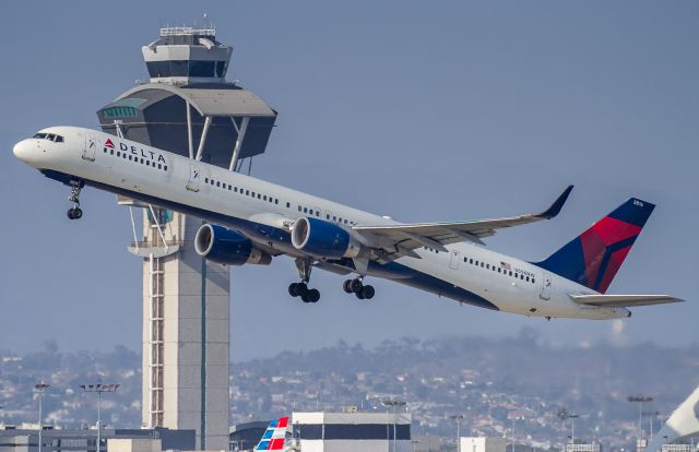 BOEING 757-300 (N596NW)