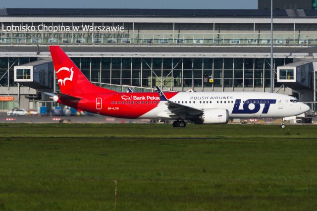 Boeing 737 MAX 8 (SP-LVG)