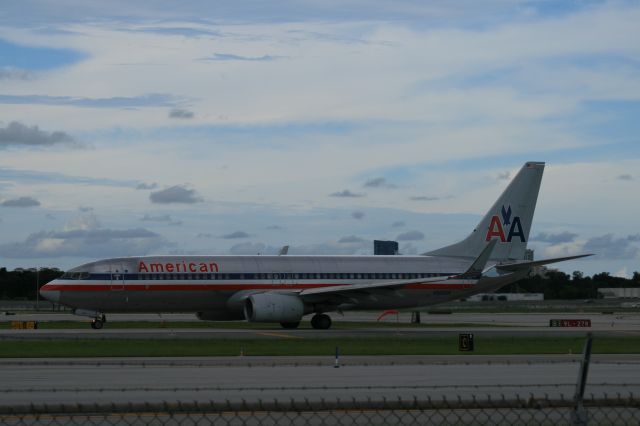 Boeing 737-800 (N909AN)