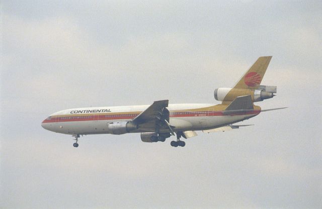McDonnell Douglas DC-10 (N68044) - Final Approach to Narita Intl Airport Rwy34 on 1988/11/23
