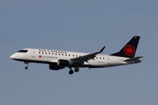 Embraer 175 (C-FEJB)