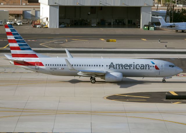 Boeing 737-800 (N817NN)