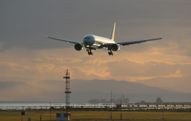 BOEING 777-300 (C-FNNU) - Sunset landing at CYVR runway 08L