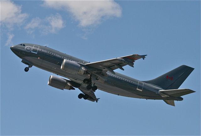 — — - CC-150 Polaris @ CFB Trenton