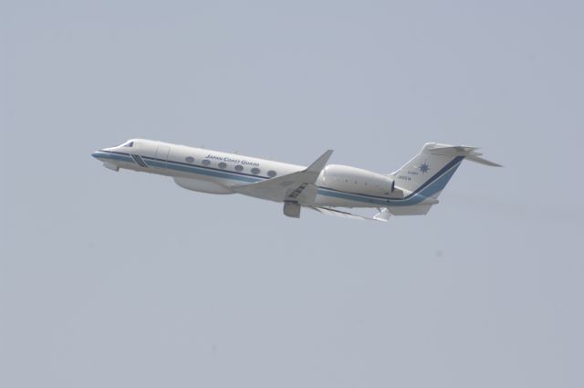 Gulfstream Aerospace Gulfstream V (JA501A) - Departure at Haneda Intl Airport 16R on 2009/5/2 Japan Coast Guard