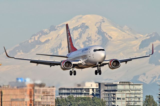 Boeing 737-500 (C-FANF)