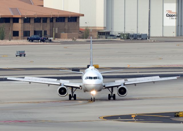 Airbus A320 (N418UA)