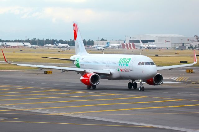 Airbus A320 (XA-VAT)