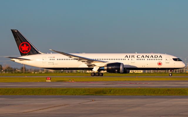 Boeing 787-9 Dreamliner (C-FEGI)