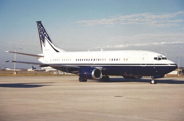 BOEING 737-300 (N253DV) - Orlando Magic Aircraft. 1996