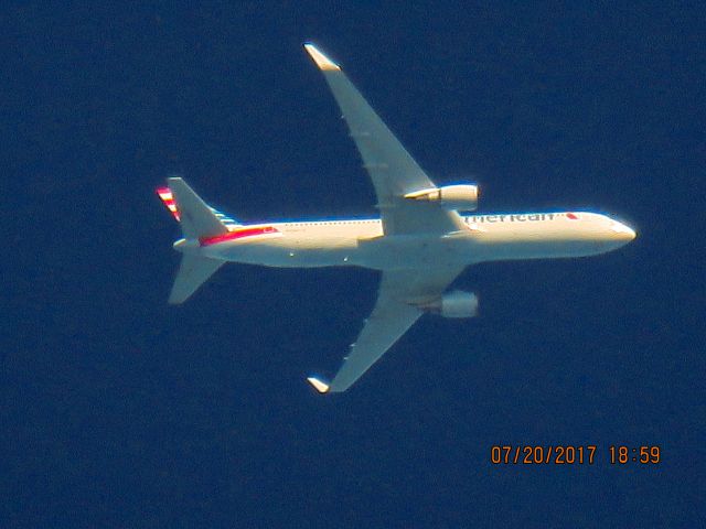 BOEING 767-300 (N398AN)