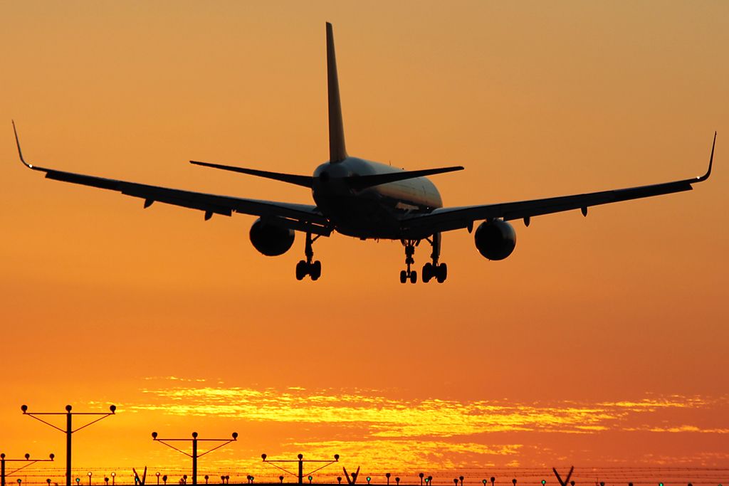 Boeing 757-200 (N565UA)