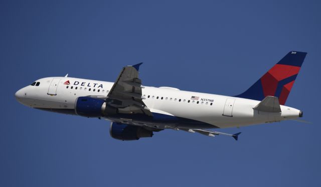 Airbus A319 (N317NB) - Departing LAX