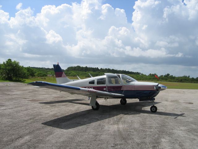 Piper Cherokee Arrow (N3326M)