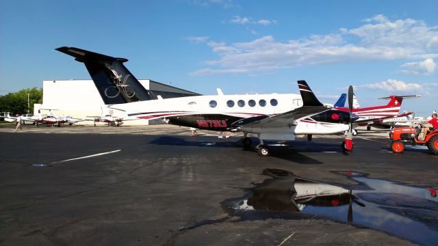 Beechcraft Super King Air 300 (N973KS)