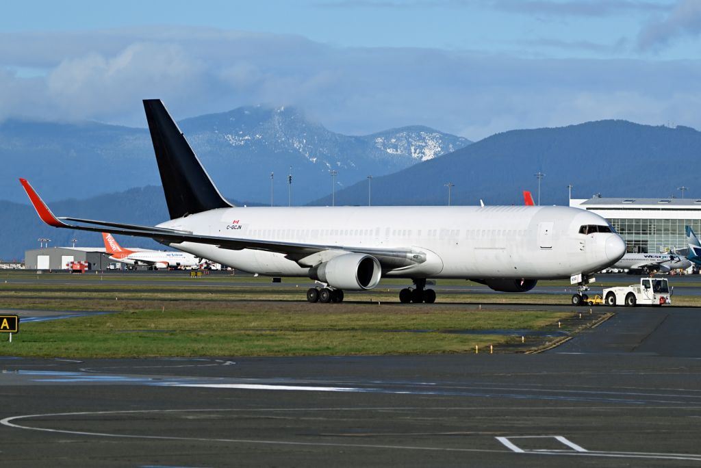 BOEING 767-300 (C-GCJN)