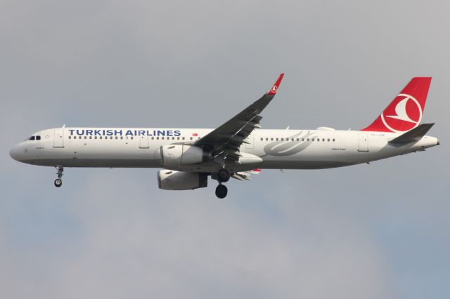 Airbus A321 (TC-JTK)