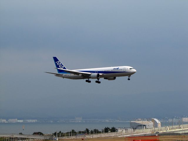 BOEING 767-300 (JA8670)