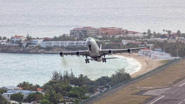 Airbus A340-300 (F-GLZK)