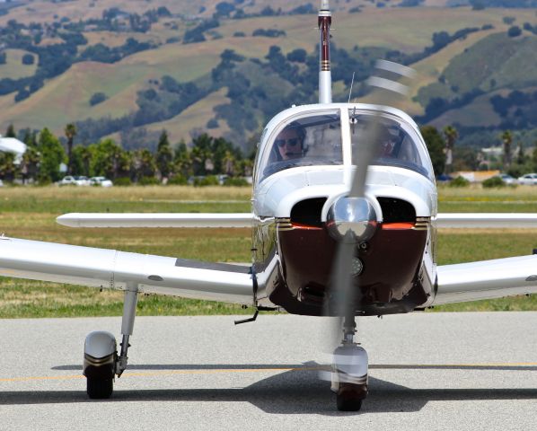 Piper Cherokee Arrow (N7662F)