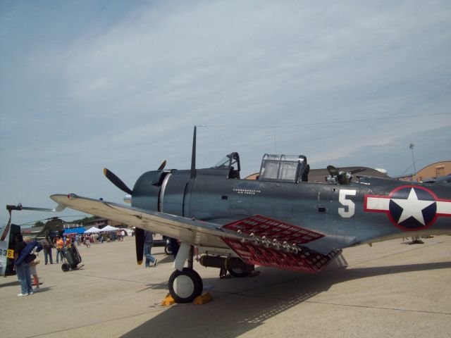 — — - An SB-2 dauntless