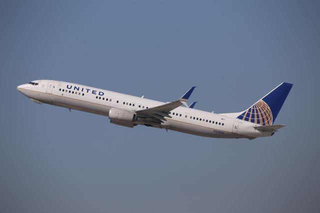 Boeing 737-900 (N63820)