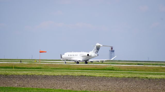 Bombardier Challenger 300 (N435FG)