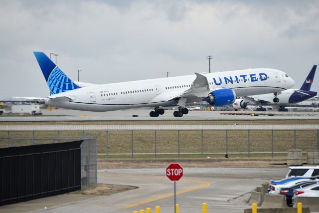 BOEING 787-10 Dreamliner (N12021) - CDG-ORD Diversion 03-10-23. 23-L departure back up to ORD.