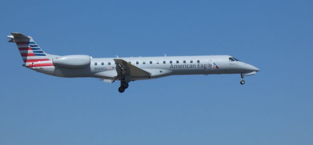 Embraer ERJ-145 (N660CL) - On final is this 2003 American Airlines Eagle Embraer 145LR in the Spring of 2021.