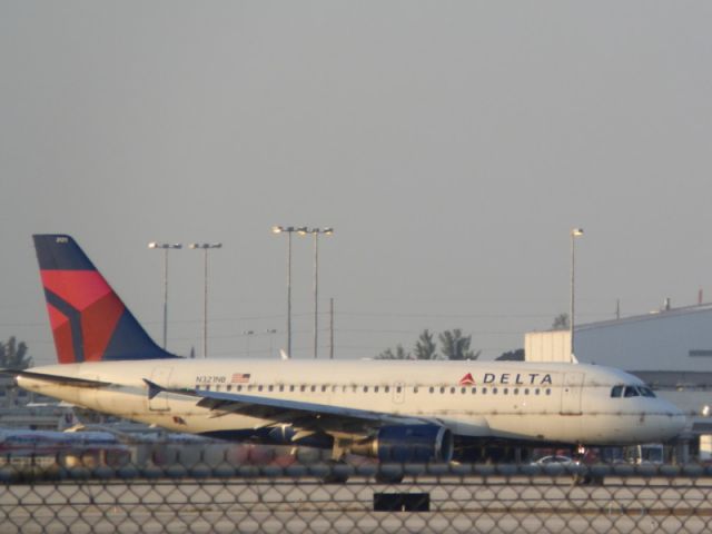 Airbus A319 (N321NB)