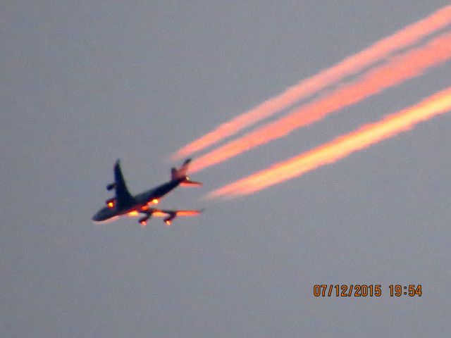 Boeing 747-400 (N465MC)